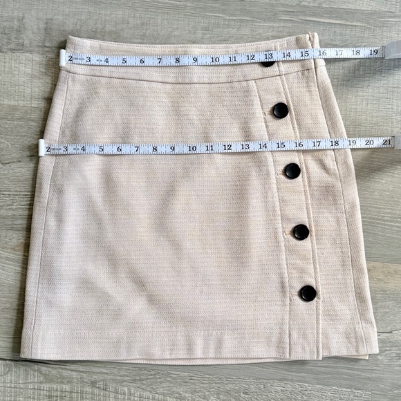 Ann Taylor Textured Side Button A-line Skirt (size 2) - Picture 9 of 10